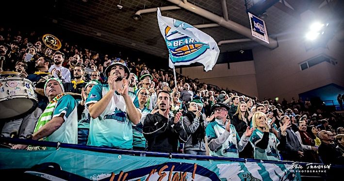 BALLE ORANGE – L’Elan Béarnais en démonstration. Basket Landes à Galatasaray